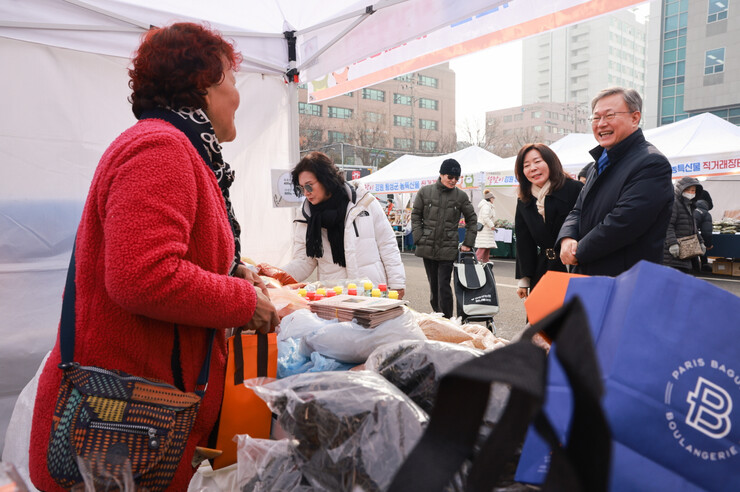 장인호 구로구청장, 설맞이 직거래장터 방문