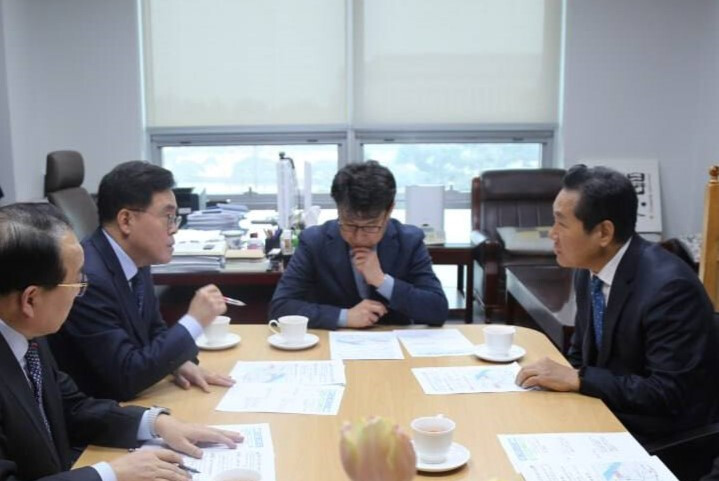 교통망 확충 사업 논의