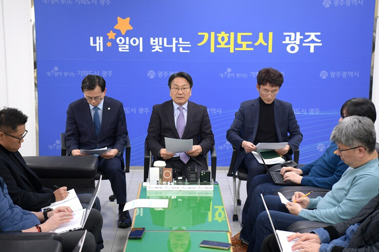 강기정 광주광역시장, 기자차담회 참석