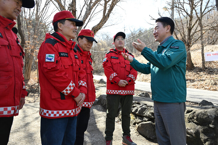 김동근 의정부시장, 산불 예방 근무자들 격려