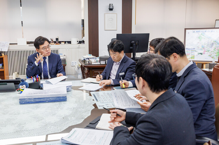 진교훈 강서구청장, 염창동 마을버스 교통사고 대책회의