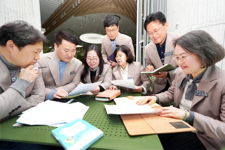 [로컬거버넌스] 경기 수원시, 새빛민원실 베테랑 공무원 제도 큰 호응