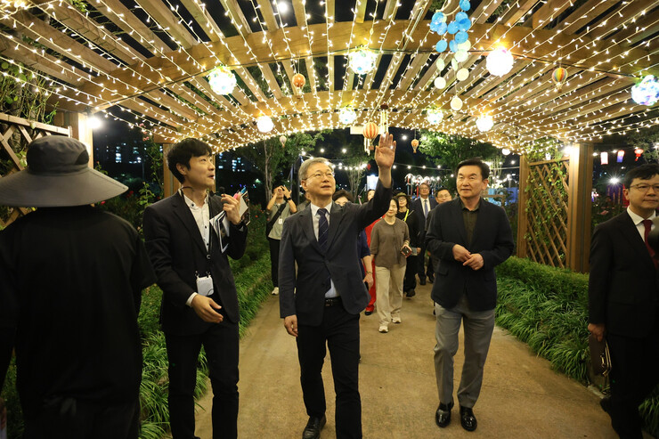 장인홍 구로구청장, 안양천 빛축제 방...