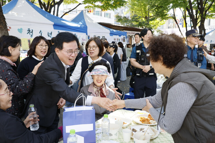 진교훈 강서구청장, 마을축제 방문