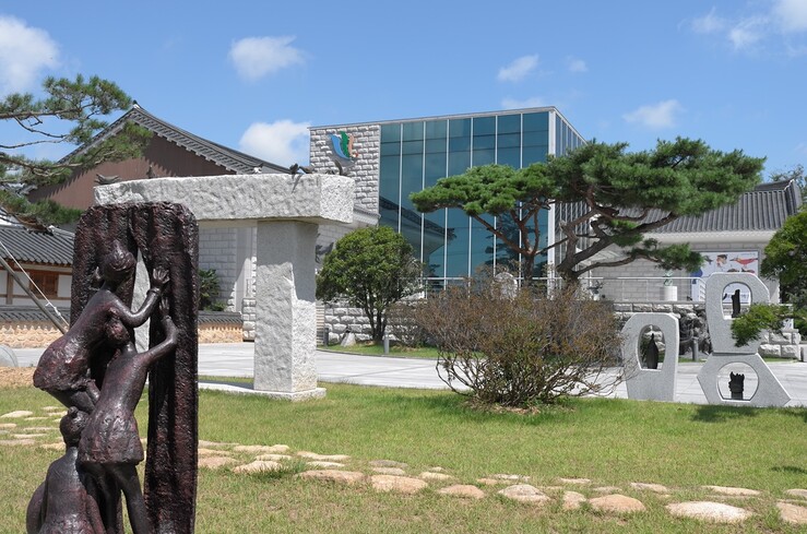 영암군립하정웅미술관, 공립미술관 3회...